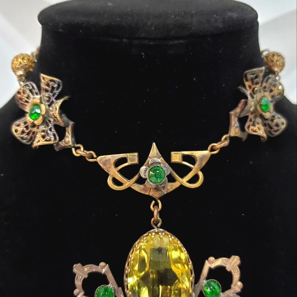 1 of a Kind Vintage CZECH Uranium Glass Boar Necklace 4 Luck - Picture 4 of 11